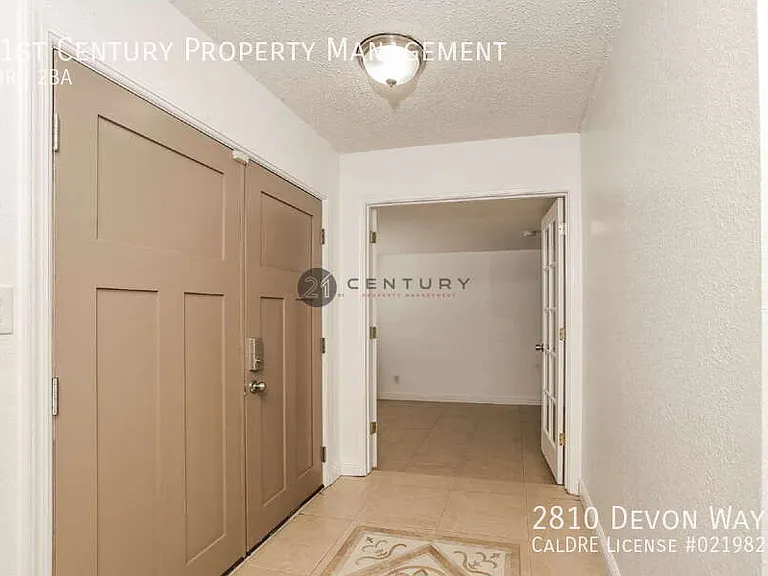 2810 Devon Way — Photo 3