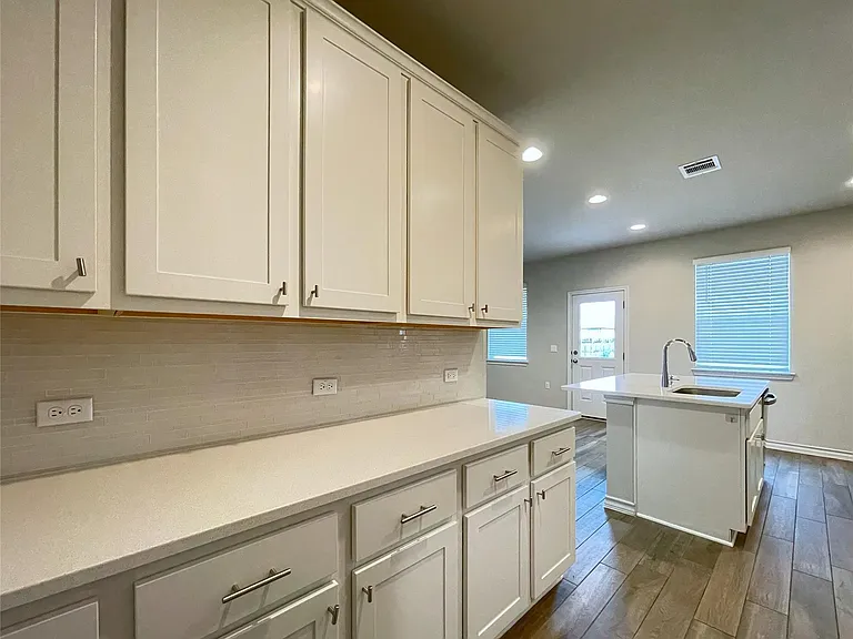 1602 Jacey Way — Photo 10