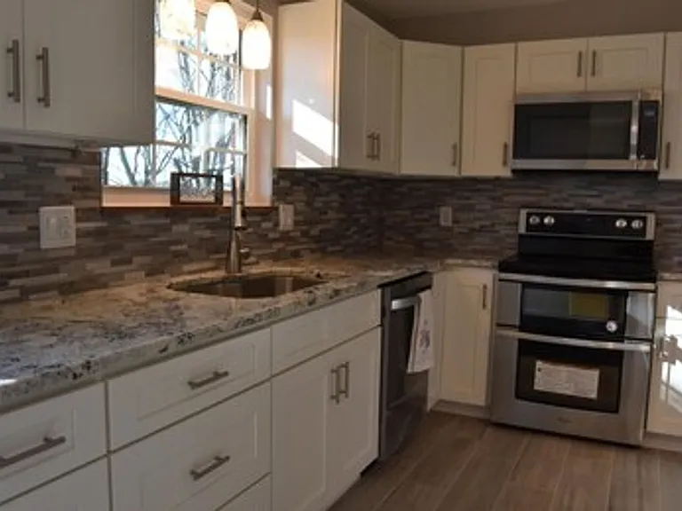 8204 Corteland Dr — Photo 3