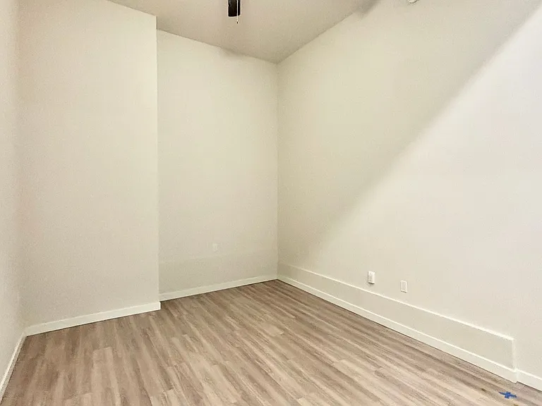 Vibrant Studio Apartment - Belmont St — Photo 37