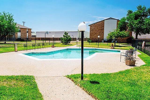 CROSS TIMBERS AT GRAND STREET — Photo 4