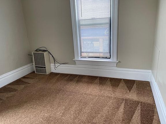 4th image of 905 E 11th St #3