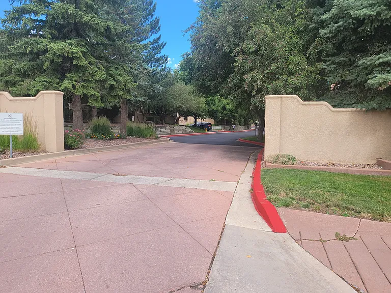 1725 Courtyard Hts #3 — Photo 28