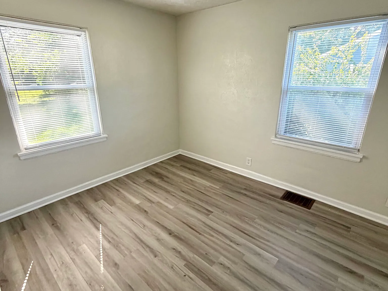2 bed, 936 sqft, $1,700 — Photo 3