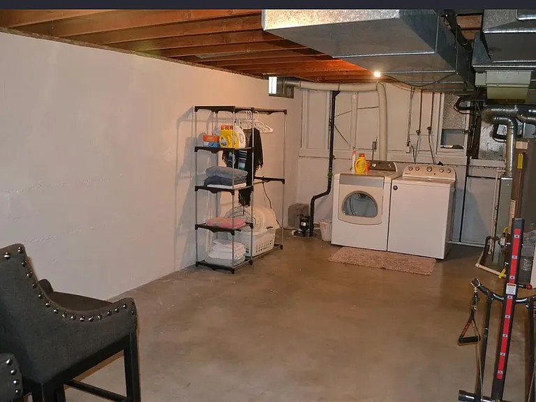 1057 N Gretchen Ln — Photo 11