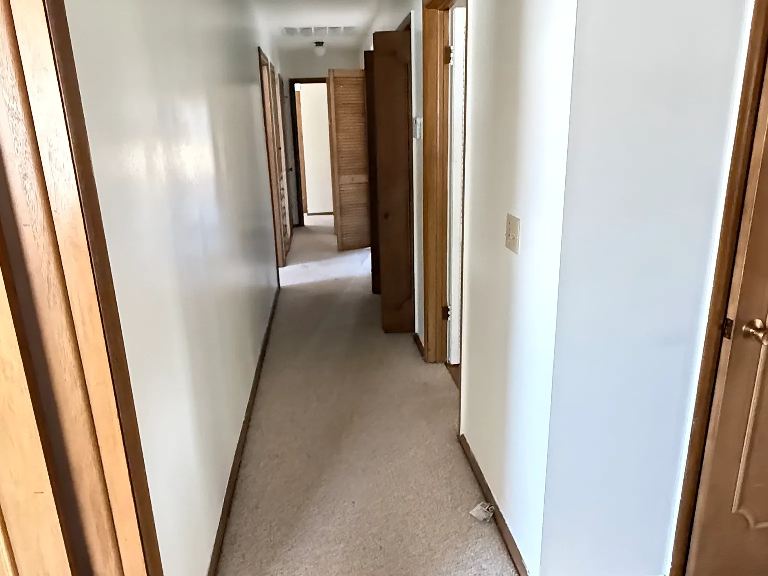 4 bed, 2422 sqft, $2,000 — Photo 2