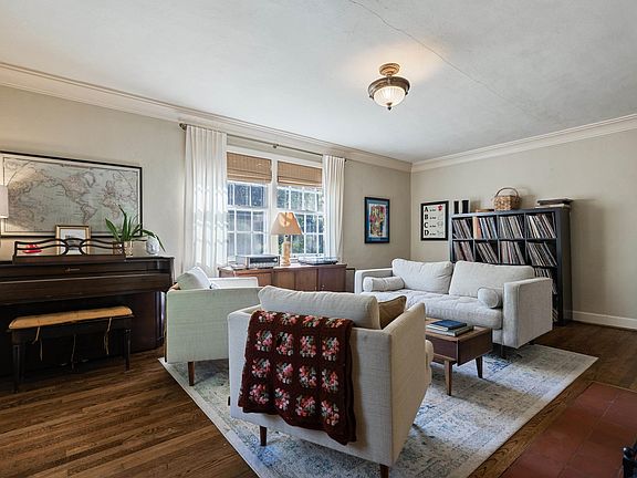 5th image of 516 Rutherford Cir
