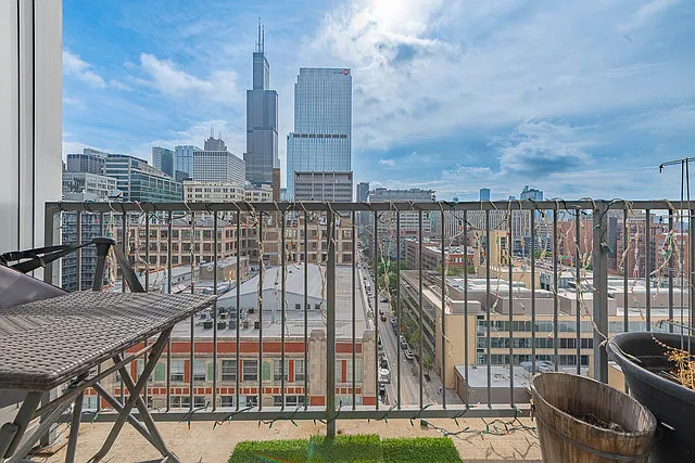 700 W Van Buren St #1404 — Photo 9