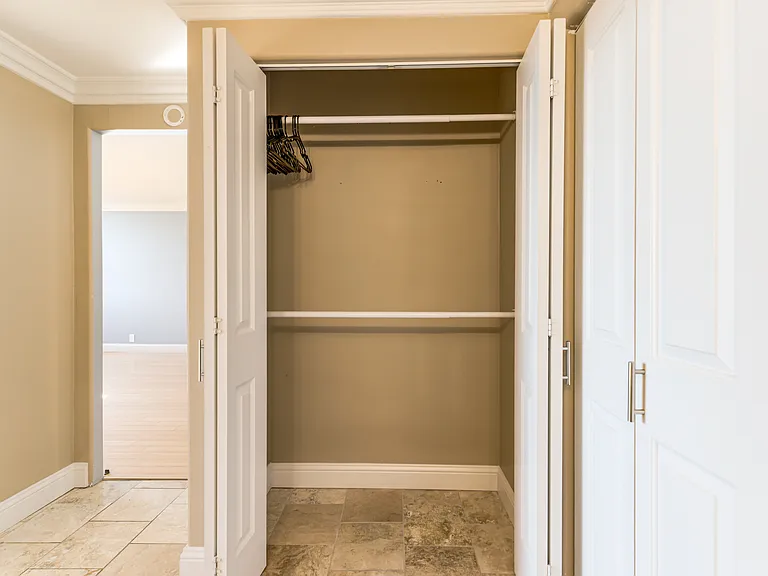 700 E 8th St #16-O — Photo 16