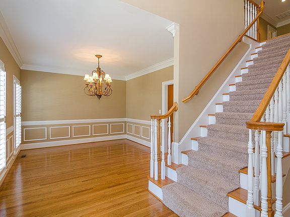 3rd image of 206 Cross Vine Ln