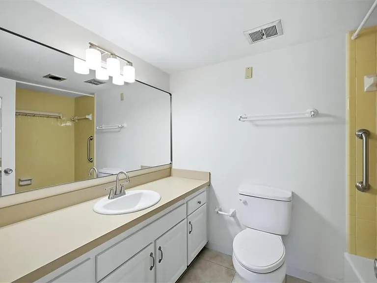 555 S Gulfstream Ave #902 — Photo 28