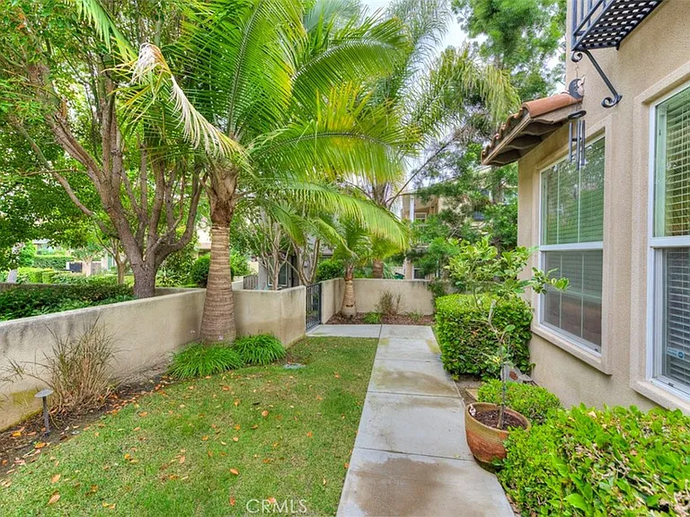 21 Savannah Ln — Photo 4