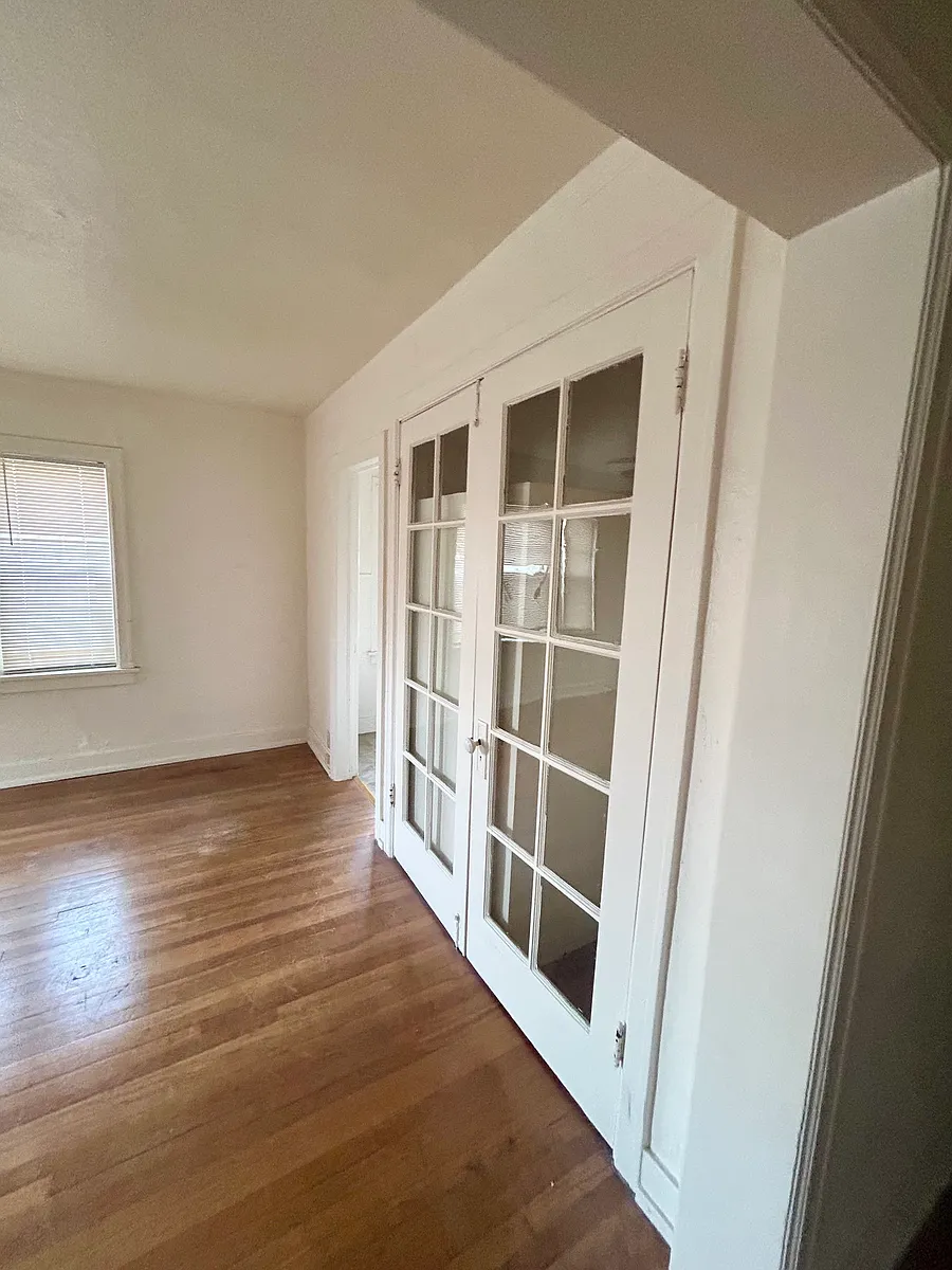 Building Photo - 3710 Summit St #204