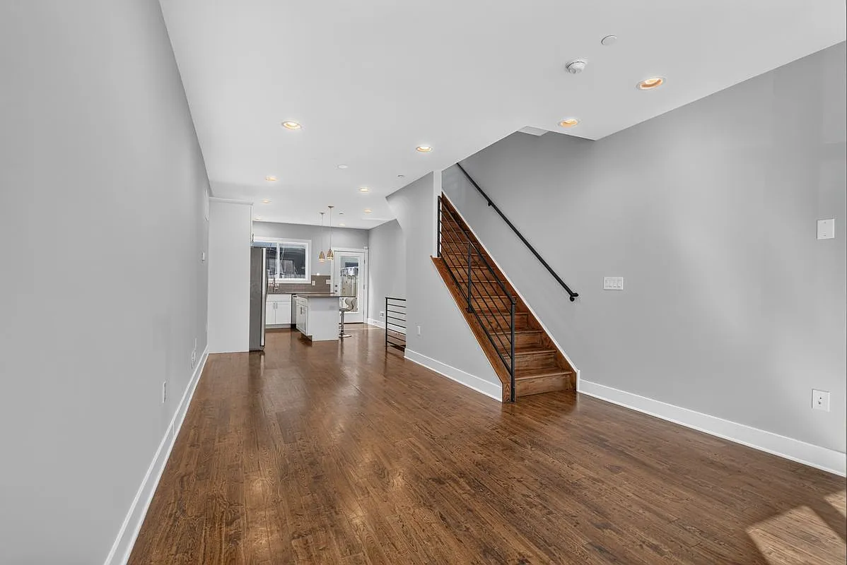 3 bed, 2.0 bath, 2000 sqft, $3,500 — Photo 2