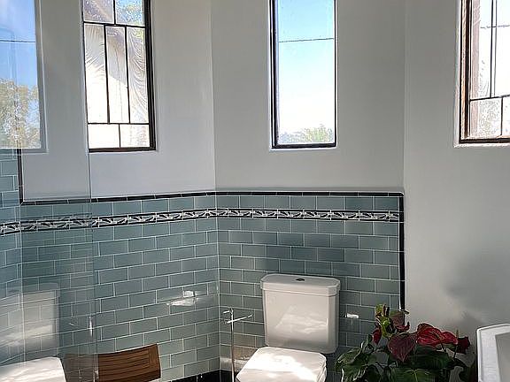 4th image of 2559 Langdale Ave