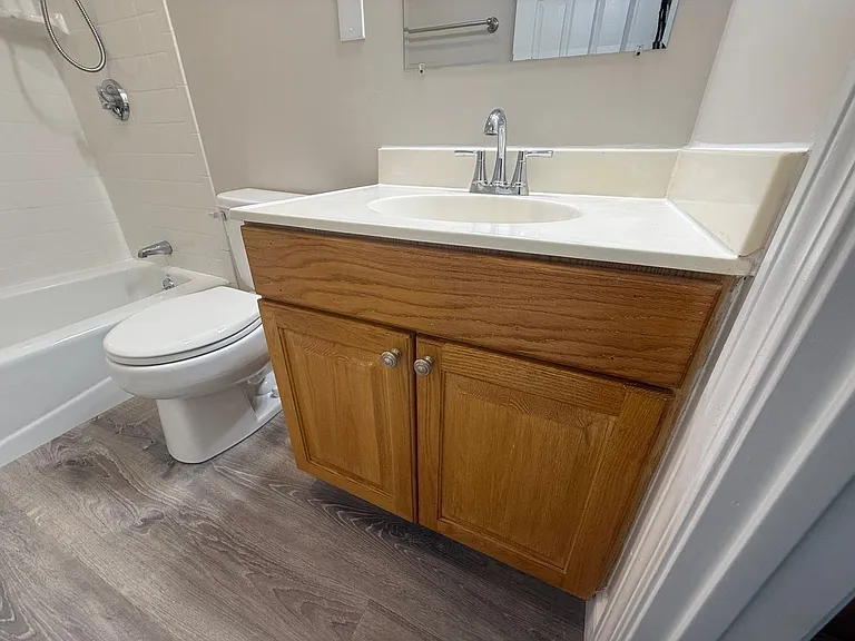Pondsview Apartments — Photo 73