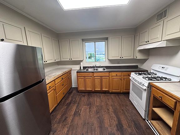 4th image of 716 Montrose Ave