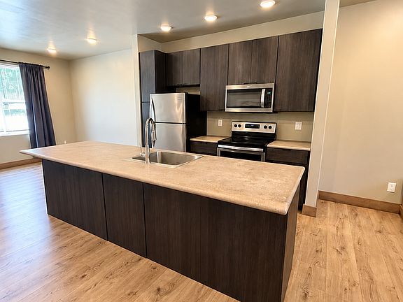 3rd image of 403 E 20th St #B