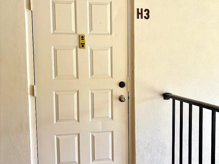 201 Foxtail Dr #H3 — Photo 2