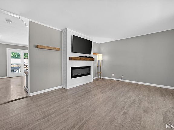 5th image of 30 N Hillview Dr
