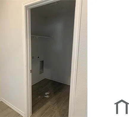 4 bed, 2022 sqft, $3,800 — Photo 4