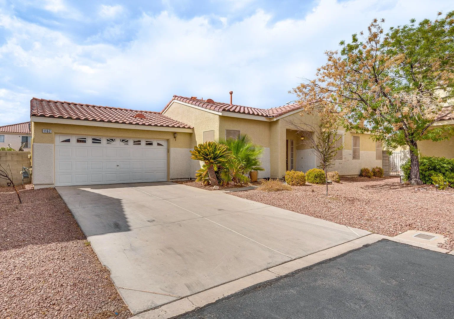 Hard to find Single Story * 3 Bedroom * 2 Car Garage — Photo 1
