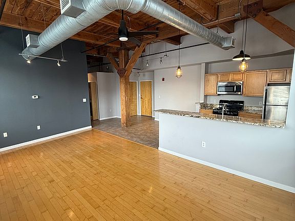 5th image of 2820-203 Detroit Ave #203
