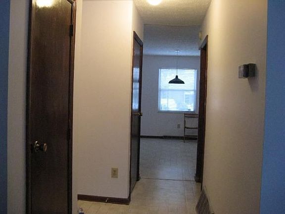 3rd image of 2091-2093 Lynbridge Dr