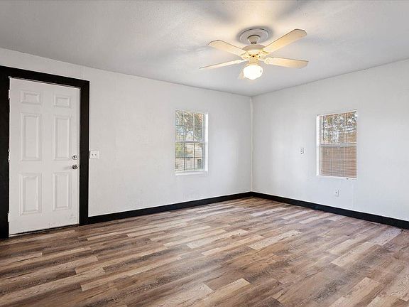 4th image of 934 W 1st St