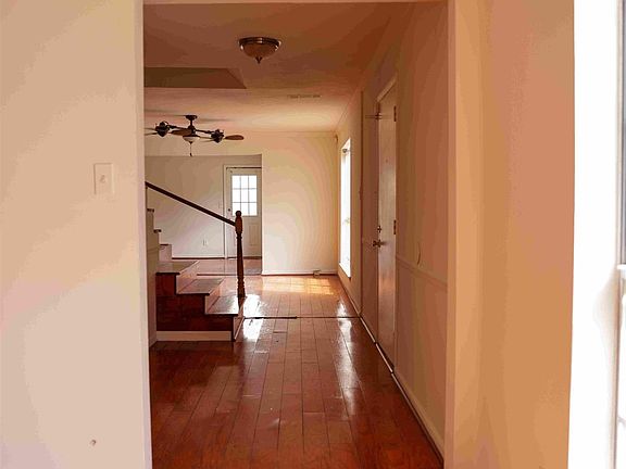 5th image of 852 Sun Valley Rd