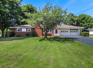 18 Larchbriar Dr, Rochester, NY 14616