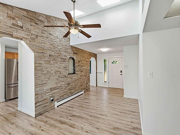 3rd image of 20225 Lorne Ave
