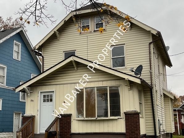 851 Carroll St