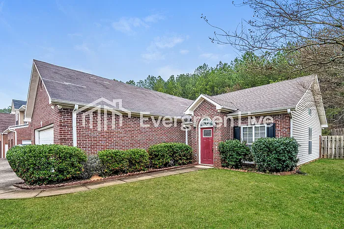3 bed, 2.0 bath, 1769 sqft, $1,745 — Photo 2