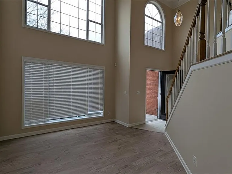 710 Suwanee Lakes Cir — Photo 3