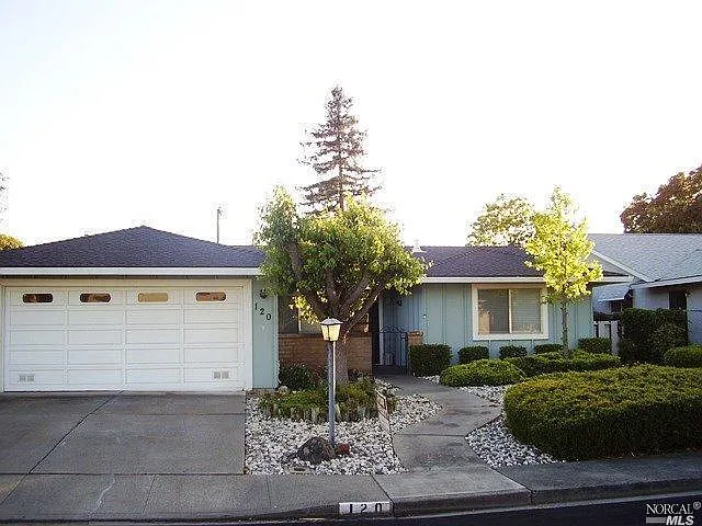 120 Carlsbad Cir photo 1