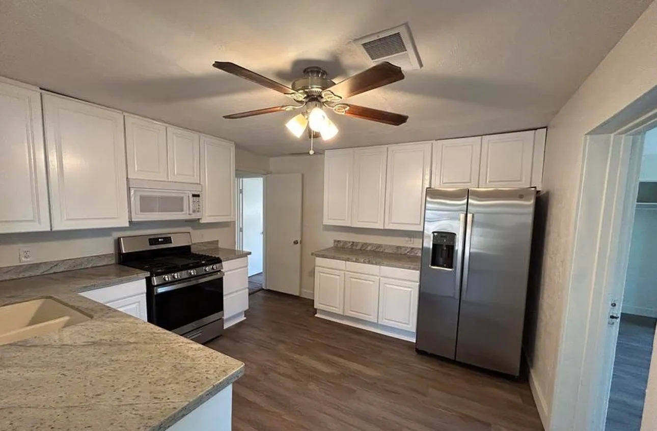 2 bed, 1200 sqft, $1,975 — Photo 3