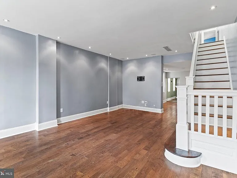 2443 E Cumberland St — Photo 4