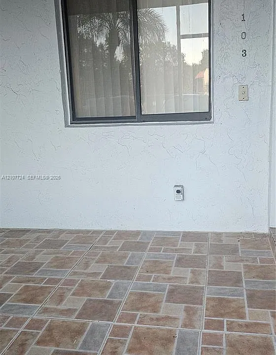 280 Racquet Club Rd #103