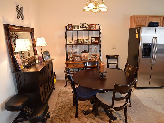 4th image of 979 Kensington Dr #9-A1