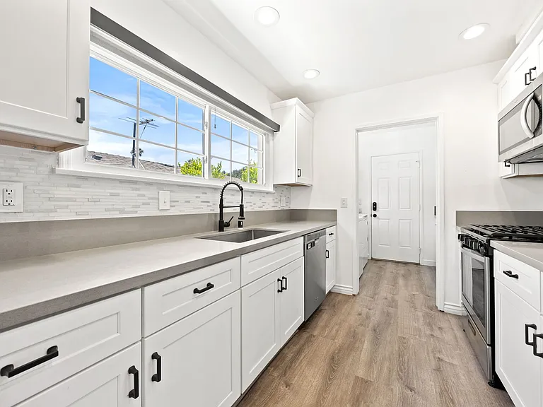 1041 Rose Ave — Photo 8