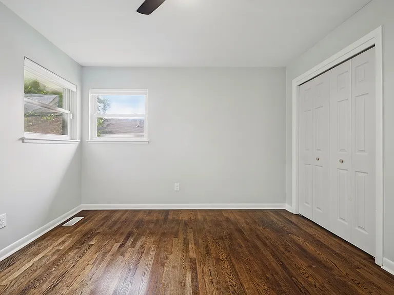 220 Manchester Dr — Photo 16
