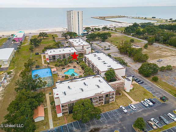 2nd image of 2046 Beach Blvd #119