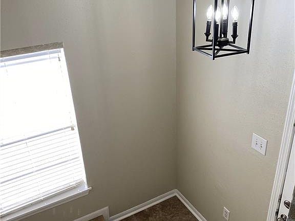 2nd image of 2425 Oxford Pl APT 125