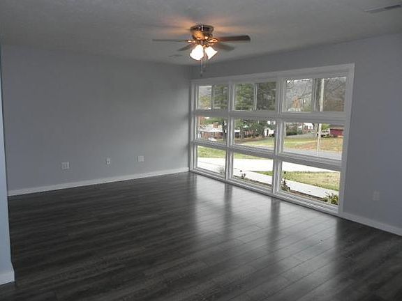 3rd image of 501 Douglas Dr