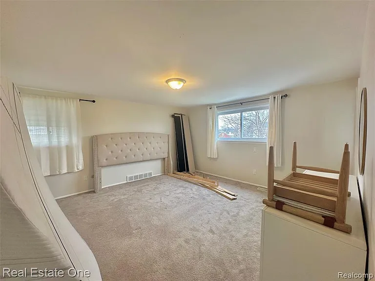 26950 Rochelle St — Photo 14