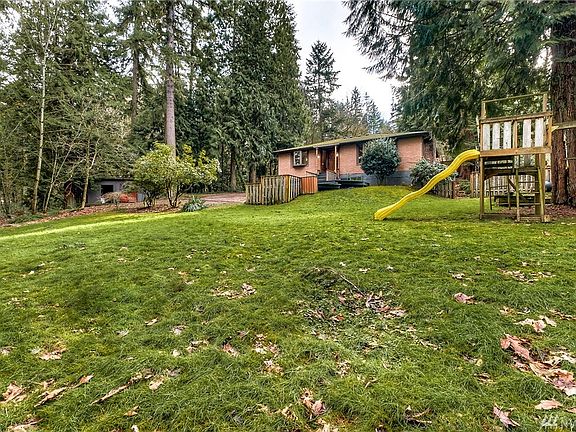 2nd image of 16622 SE Newport Way