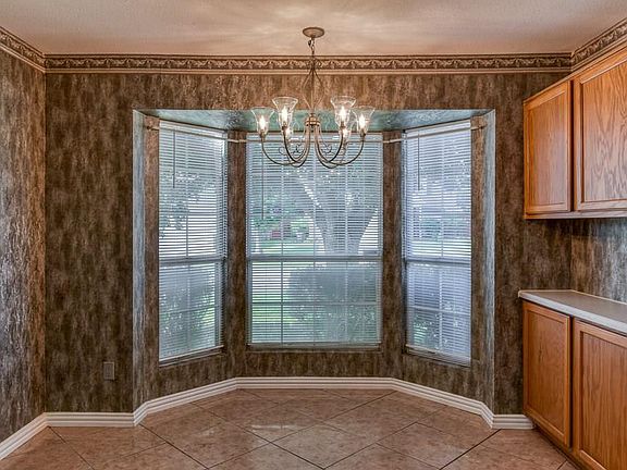 5th image of 2540 Creekwood Ln