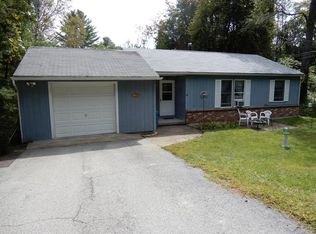 28 Plimpton Ave, Sturbridge, MA 01566
