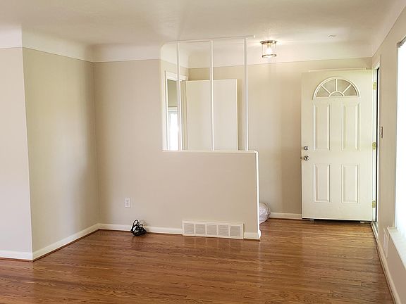 4th image of 22031 Parklawn St